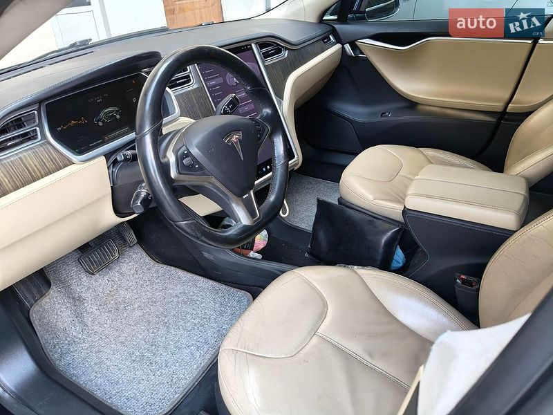 Лифтбек Tesla Model S 2014 в Львове