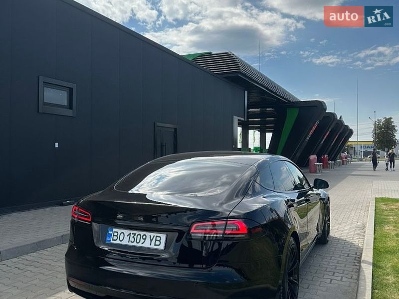 Лифтбек Tesla Model S 2022 в Тернополе