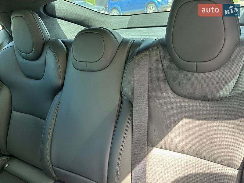 Лифтбек Tesla Model S 2022 в Тернополе