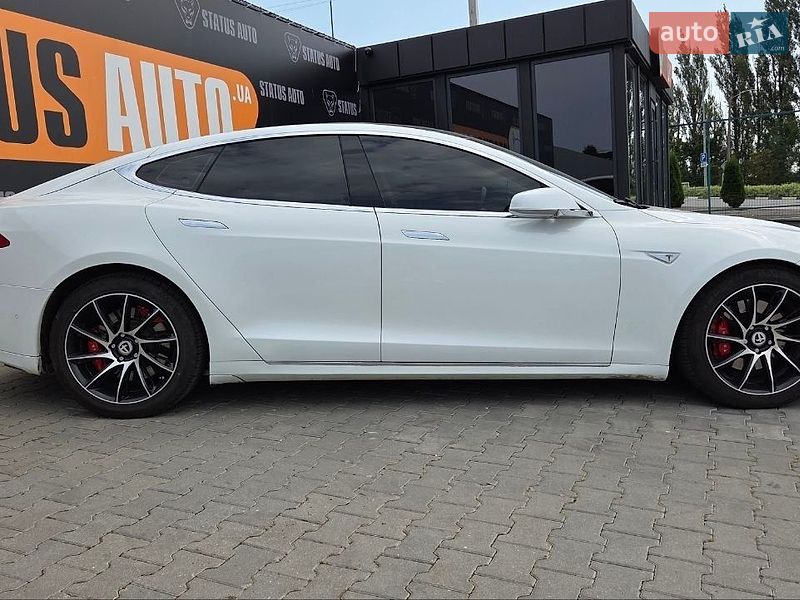 Лифтбек Tesla Model S 2016 в Хмельницком