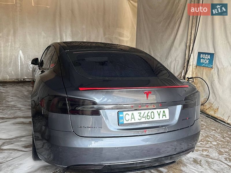 Лифтбек Tesla Model S 2014 в Смеле
