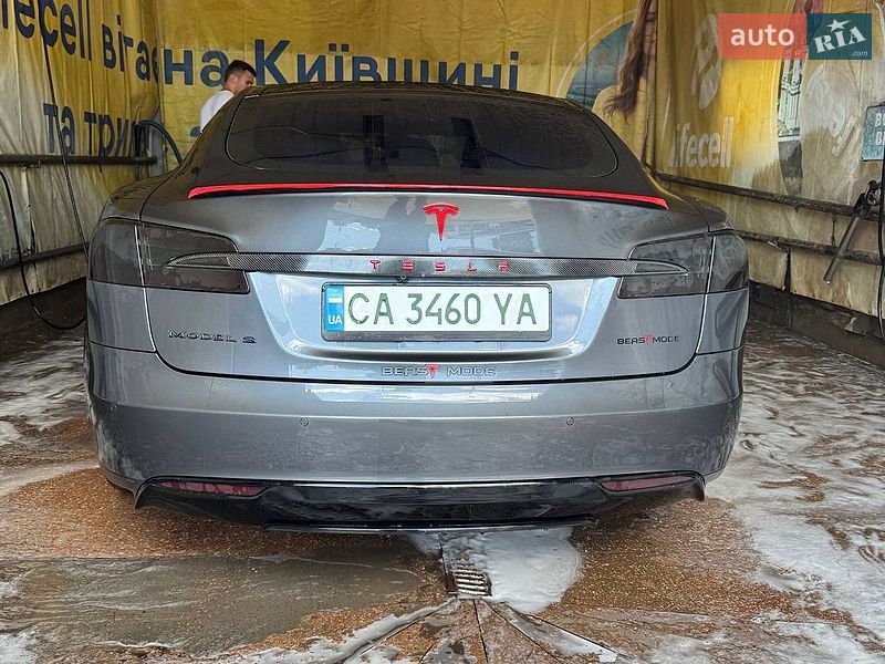 Лифтбек Tesla Model S 2014 в Смеле