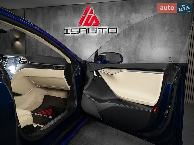 Ліфтбек Tesla Model S 2017 в Одесі