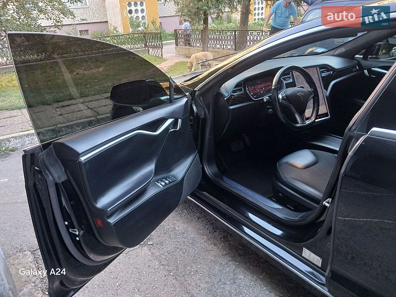 Ліфтбек Tesla Model S 2017 в Івано-Франківську