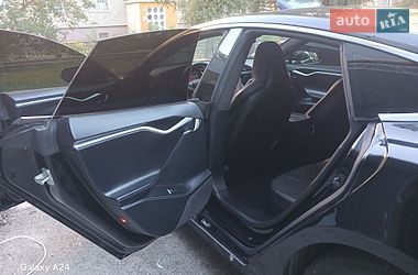 Ліфтбек Tesla Model S 2017 в Івано-Франківську
