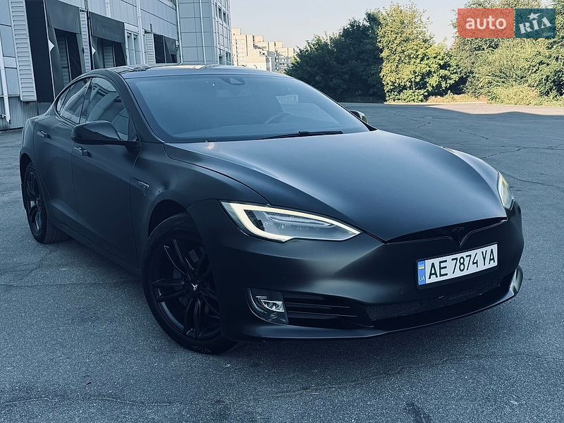 Лифтбек Tesla Model S 2015 в Днепре