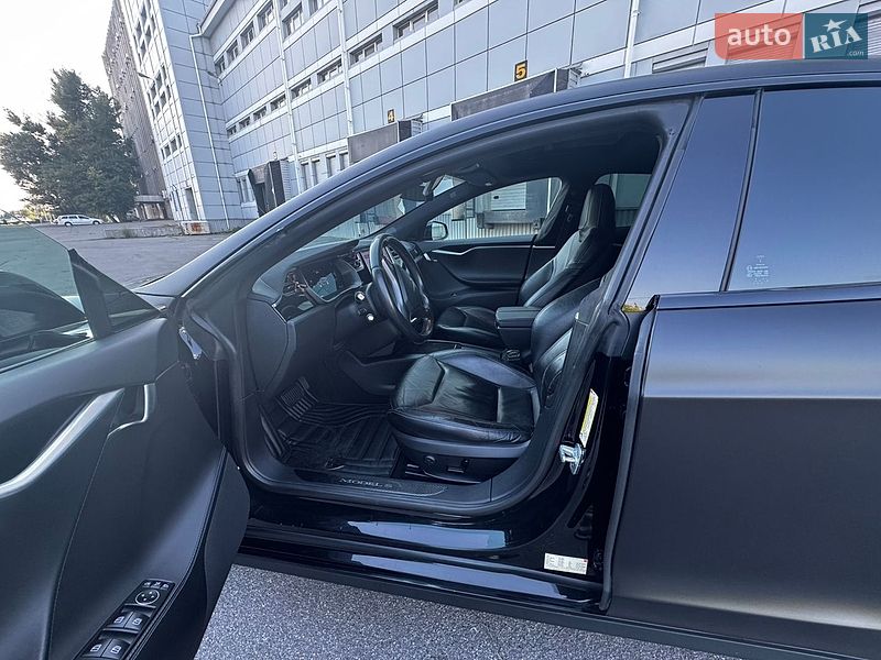 Ліфтбек Tesla Model S 2015 в Дніпрі фото 8 Ліфтбек Tesla Model S 2015 в Дніпрі
