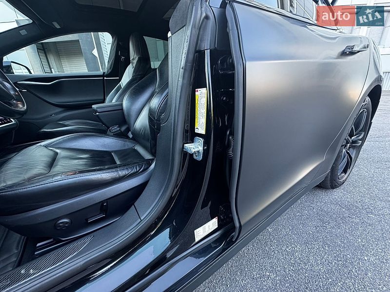 Ліфтбек Tesla Model S 2015 в Дніпрі фото 10 Ліфтбек Tesla Model S 2015 в Дніпрі