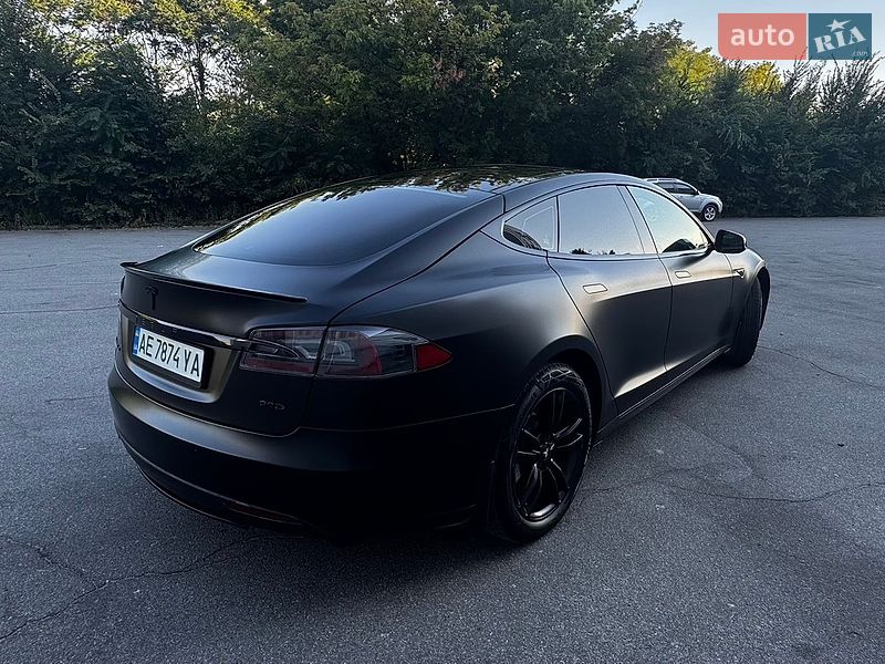 Лифтбек Tesla Model S 2015 в Днепре