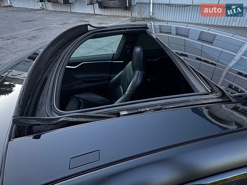 Лифтбек Tesla Model S 2015 в Днепре