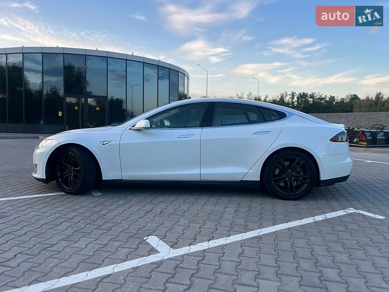 Лифтбек Tesla Model S 2015 в Броварах