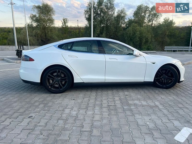 Лифтбек Tesla Model S 2015 в Броварах