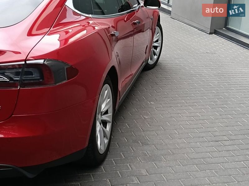 Лифтбек Tesla Model S 2013 в Львове