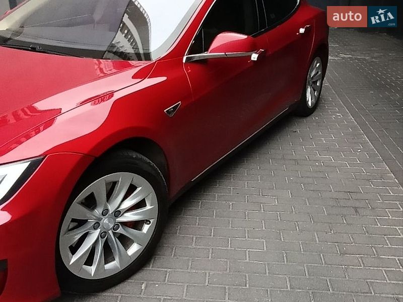 Лифтбек Tesla Model S 2013 в Львове