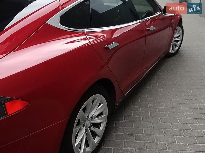 Лифтбек Tesla Model S 2013 в Львове