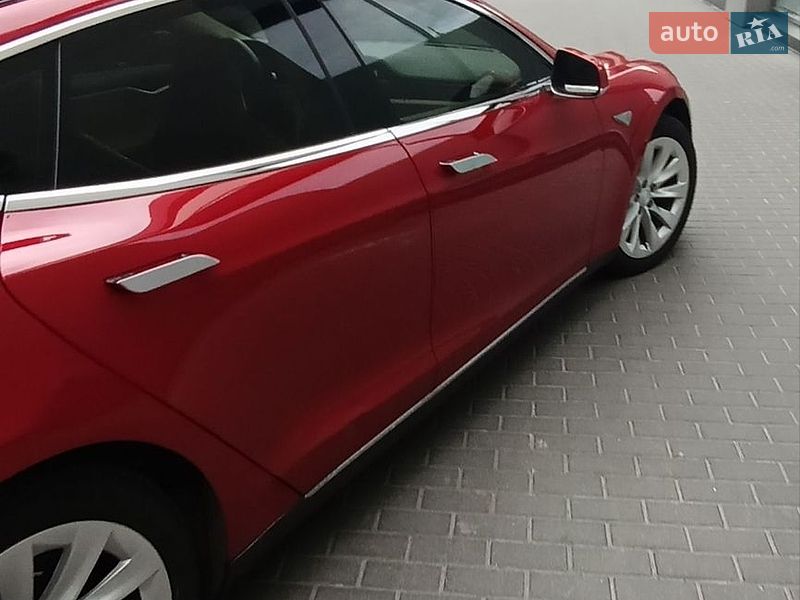 Лифтбек Tesla Model S 2013 в Львове