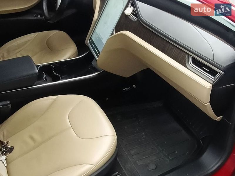 Лифтбек Tesla Model S 2013 в Львове