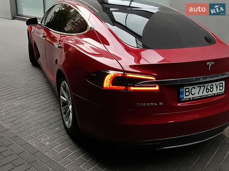 Лифтбек Tesla Model S 2013 в Львове