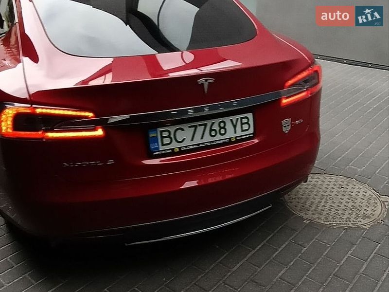 Лифтбек Tesla Model S 2013 в Львове