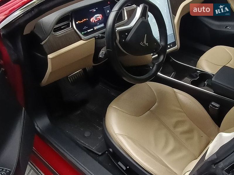 Лифтбек Tesla Model S 2013 в Львове