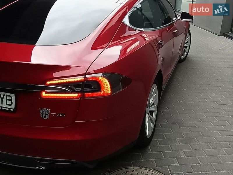 Лифтбек Tesla Model S 2013 в Львове