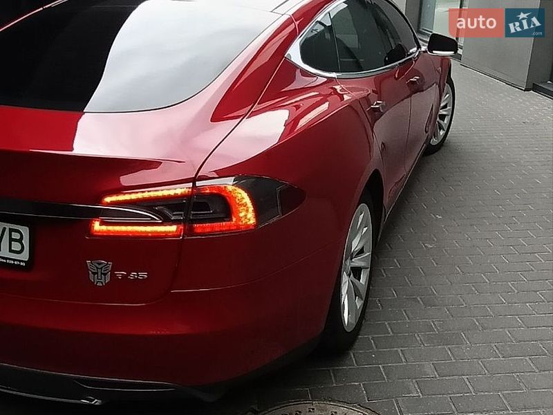 Лифтбек Tesla Model S 2013 в Львове