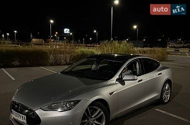 Лифтбек Tesla Model S 2014 в Киеве