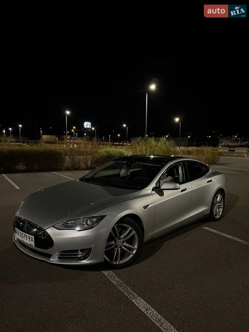 2014 Tesla Model S - фото 1