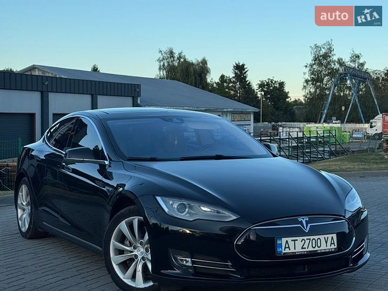Ліфтбек Tesla Model S 2014 в Івано-Франківську