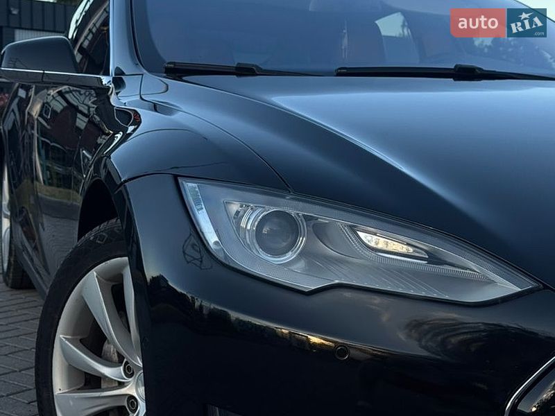 Ліфтбек Tesla Model S 2014 в Івано-Франківську