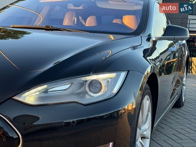 Ліфтбек Tesla Model S 2014 в Івано-Франківську