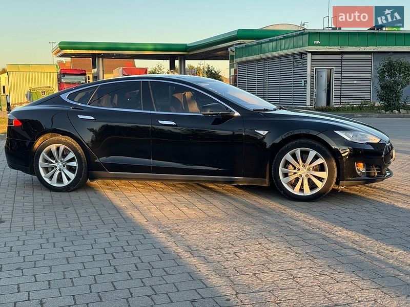 Ліфтбек Tesla Model S 2014 в Івано-Франківську