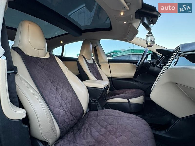 Ліфтбек Tesla Model S 2014 в Івано-Франківську