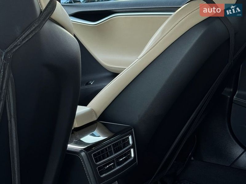 Ліфтбек Tesla Model S 2014 в Івано-Франківську