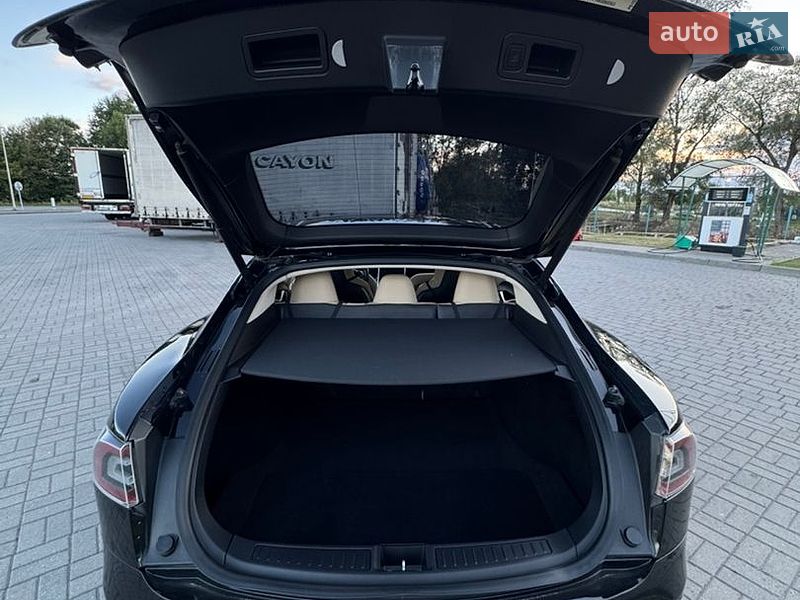 Ліфтбек Tesla Model S 2014 в Івано-Франківську