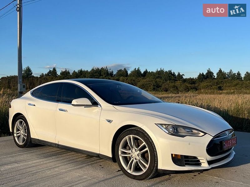 Лифтбек Tesla Model S 2013 в Львове