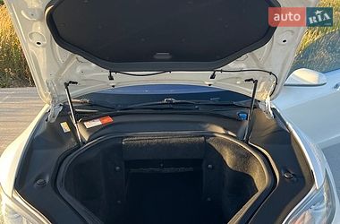 Лифтбек Tesla Model S 2013 в Львове
