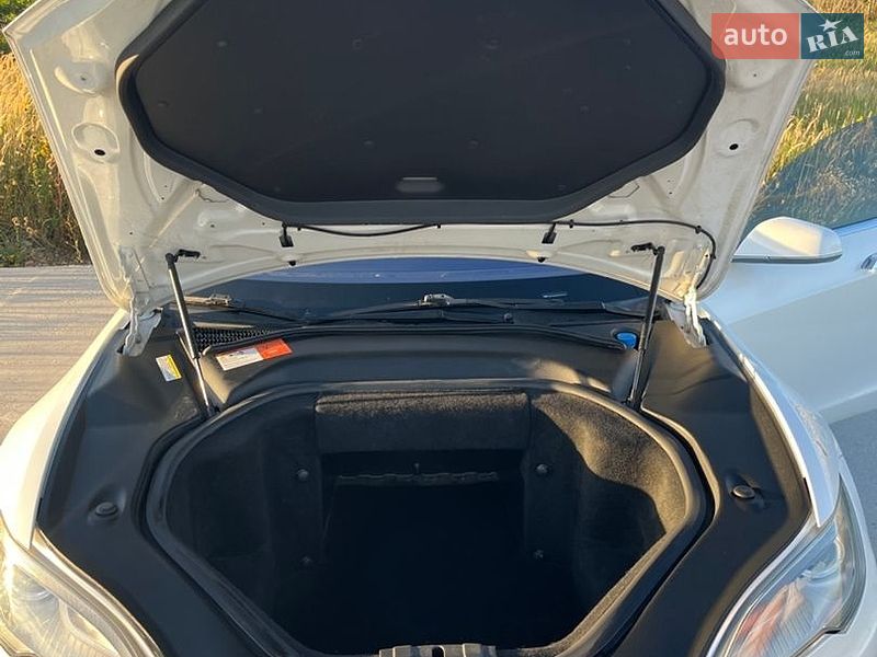 Лифтбек Tesla Model S 2013 в Львове