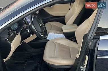 Лифтбек Tesla Model S 2015 в Черновцах
