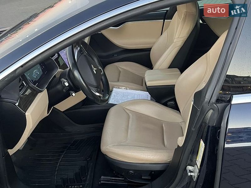 Лифтбек Tesla Model S 2015 в Черновцах