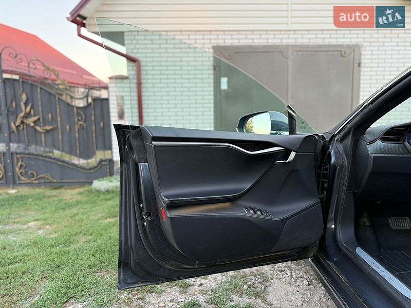 Лифтбек Tesla Model S 2019 в Кобеляках