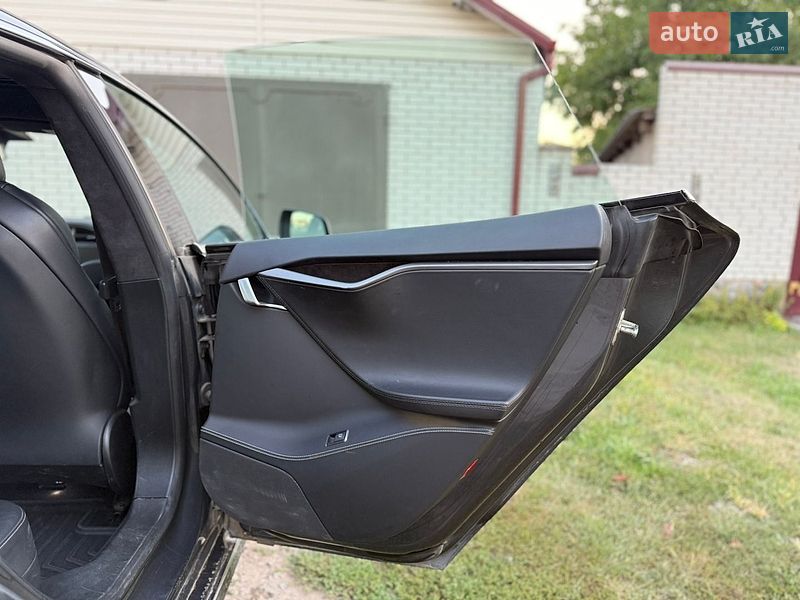 Лифтбек Tesla Model S 2019 в Кобеляках