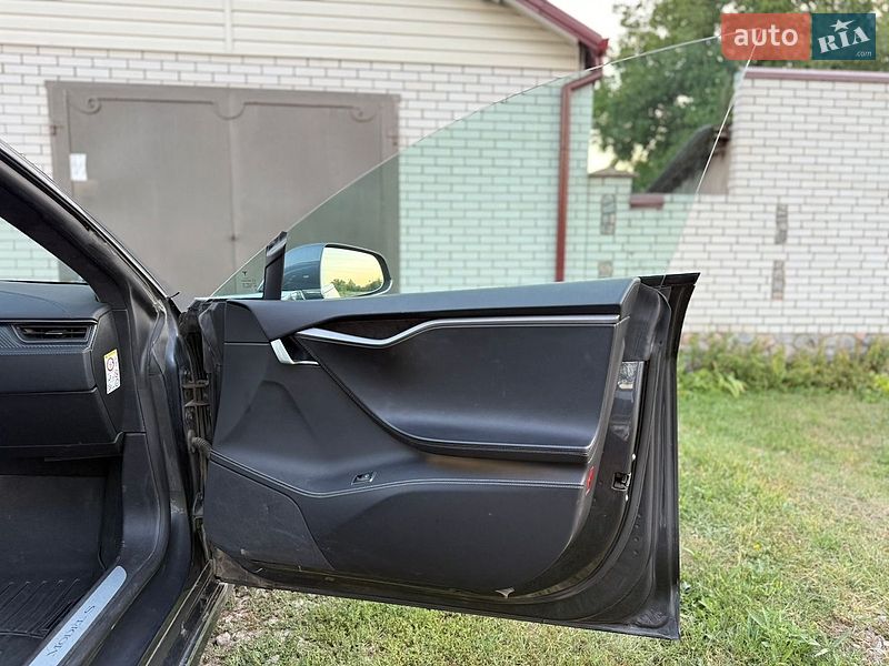 Лифтбек Tesla Model S 2019 в Кобеляках