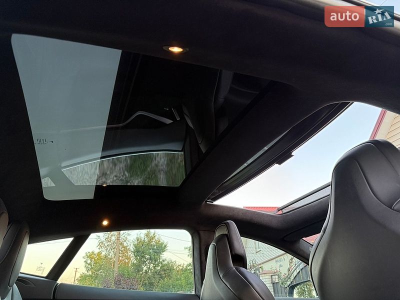 Лифтбек Tesla Model S 2019 в Кобеляках