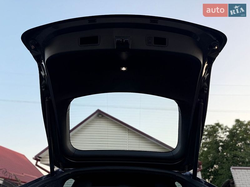 Лифтбек Tesla Model S 2019 в Кобеляках