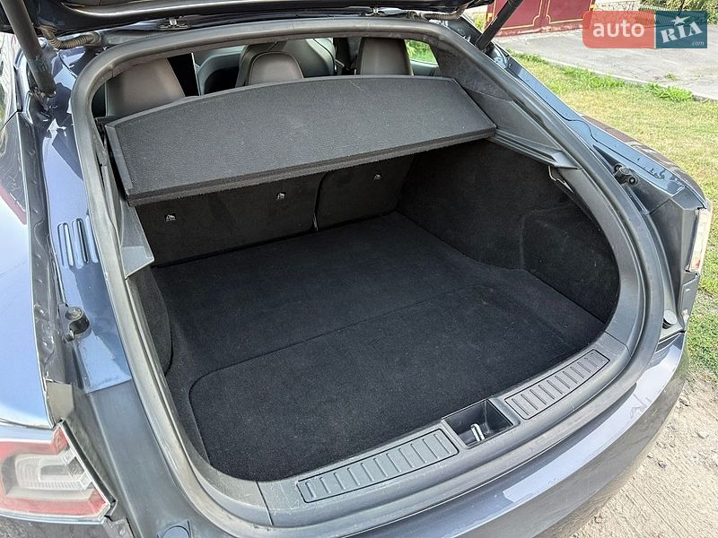 Лифтбек Tesla Model S 2019 в Кобеляках