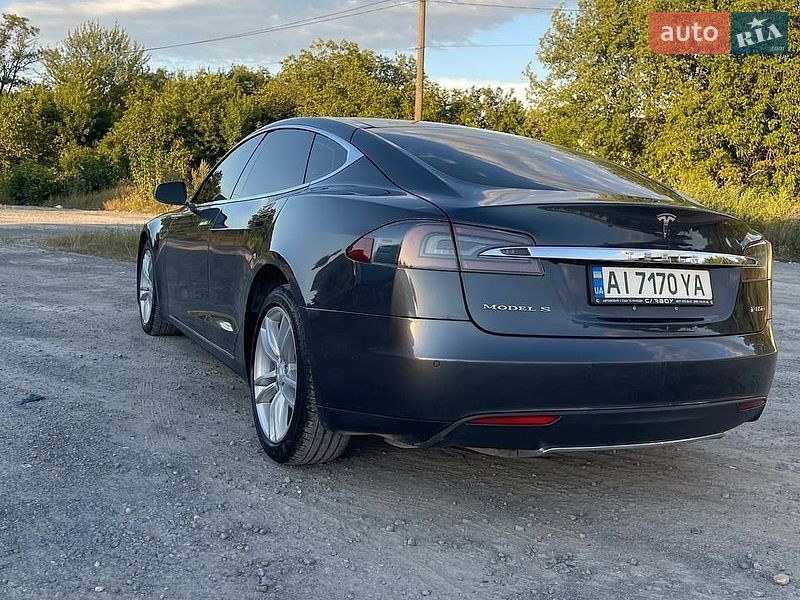 Лифтбек Tesla Model S 2015 в Каменец-Подольском