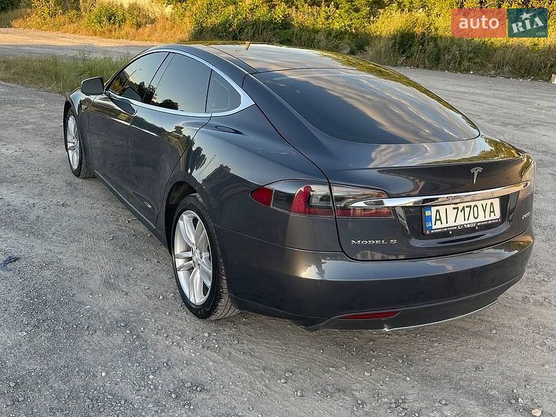 Лифтбек Tesla Model S 2015 в Каменец-Подольском