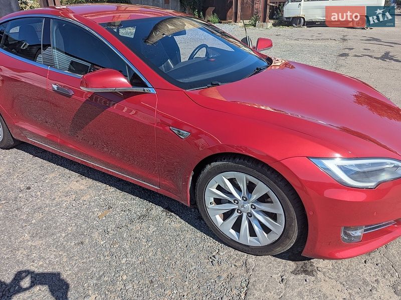 Лифтбек Tesla Model S 2016 в Виннице