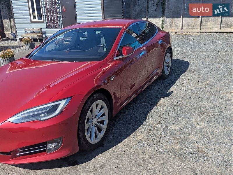 Лифтбек Tesla Model S 2016 в Виннице